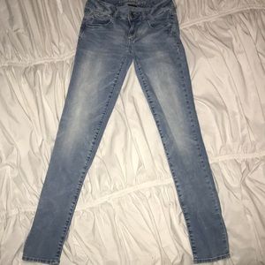 light wash American Eagle jeans